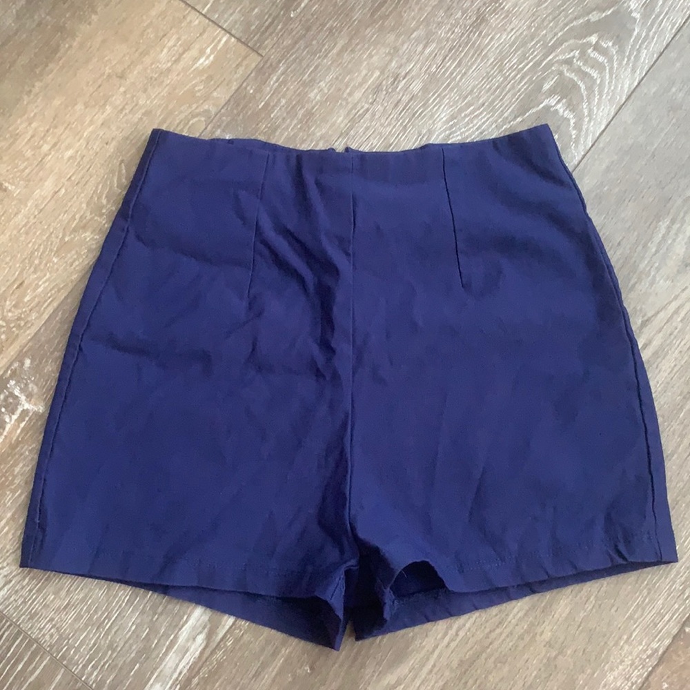 Blue Kirra women’s high waist shorts in size M.